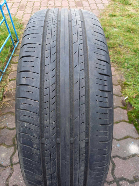Opona używana 225/60R18 Dunlop Grandtrelc PT30